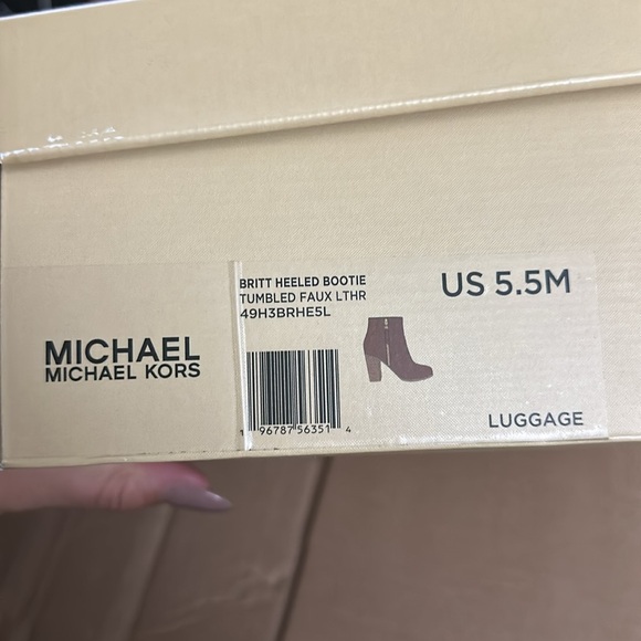 Mint condition new in box Michael Kors!!! - Picture 5 of 5